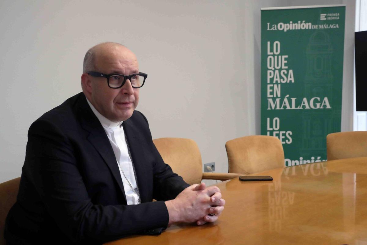 Visita a la redacción de La Opinión de Málaga y entrevista al obispo de Málaga, José Antonio Sauté.