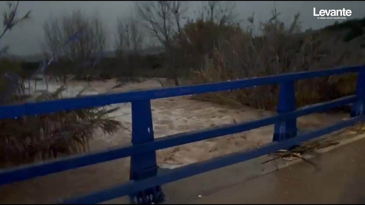 Carretera cortada por la crecida del río Barxeta
