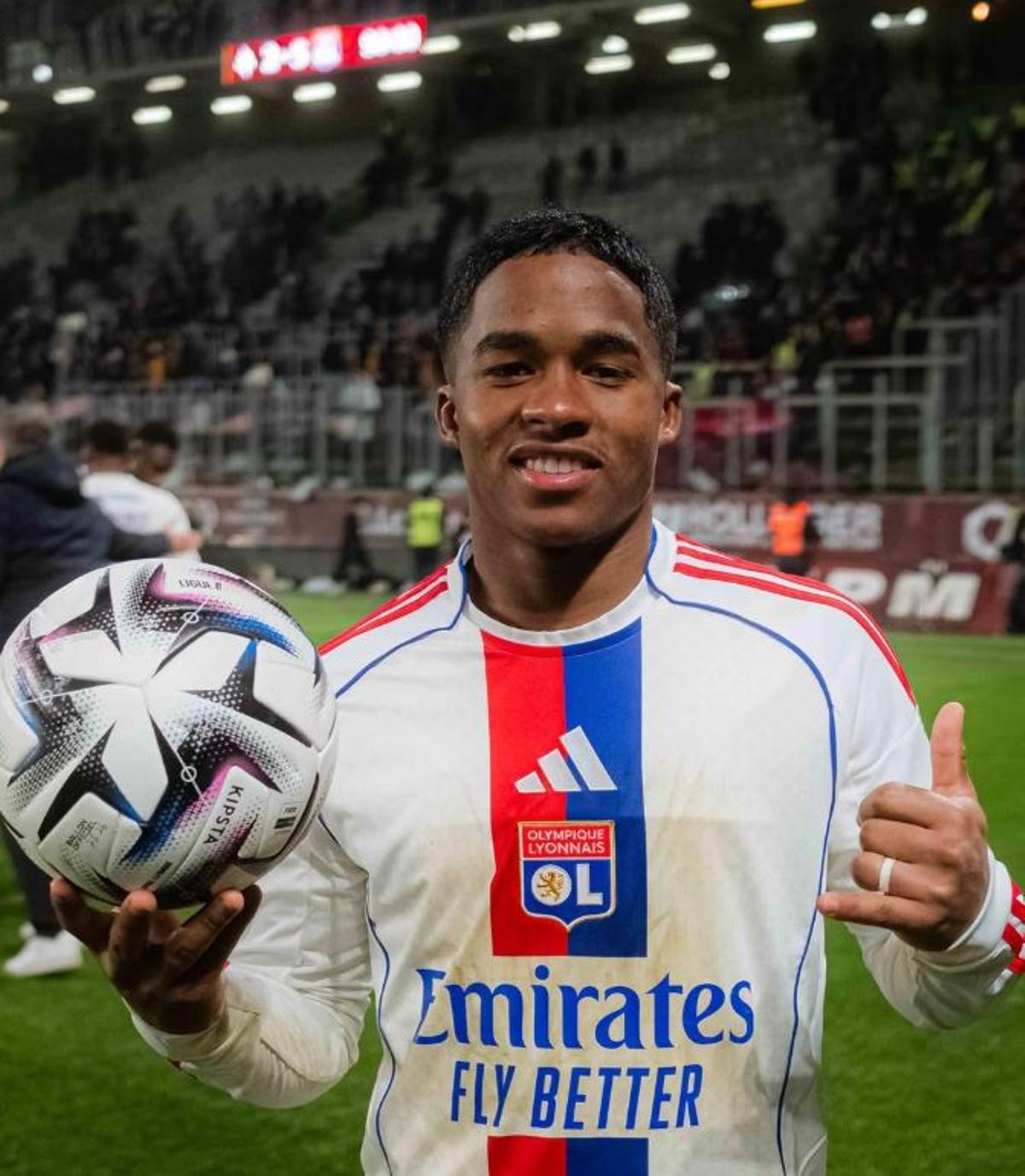 Endrick con la camiseta del Olympique de Lyon