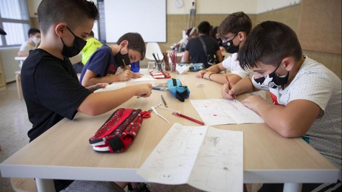 La mascarilla volverá a ser habitual en las aulas.