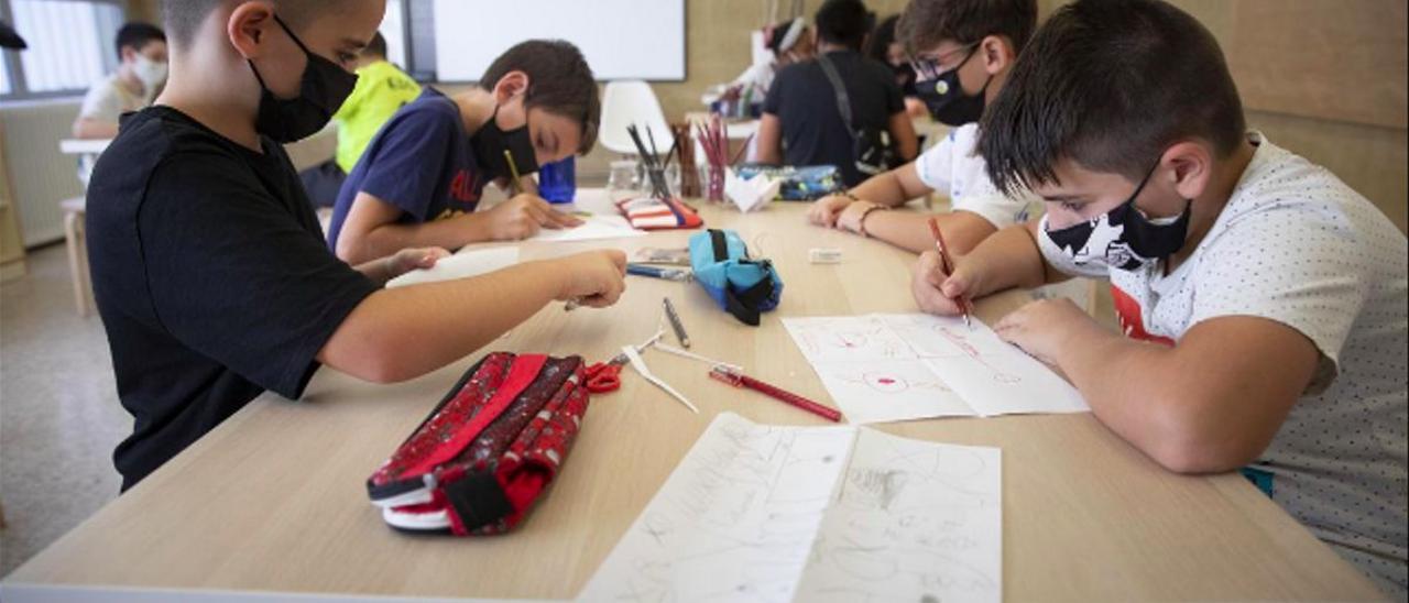 La mascarilla volverá a ser habitual en las aulas.