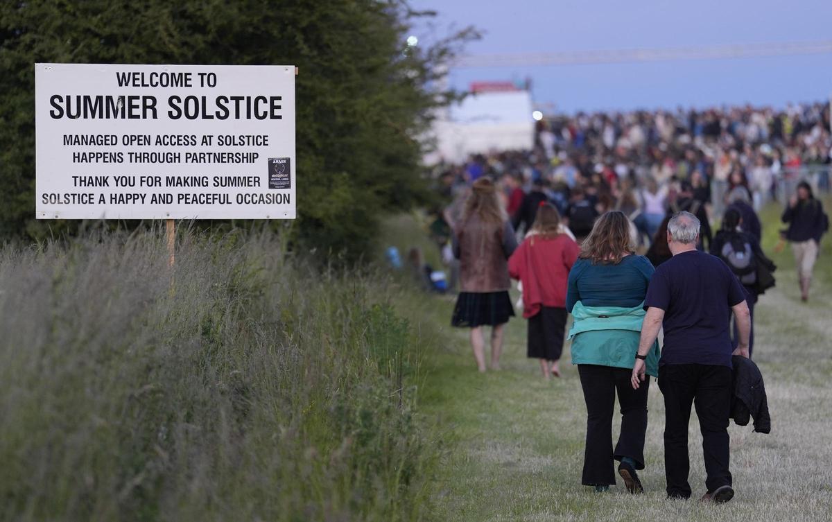 Salida del sol del solsticio de verano desde Stonehenge