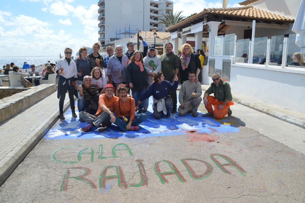 Pintada en el passeig de cala Rajada