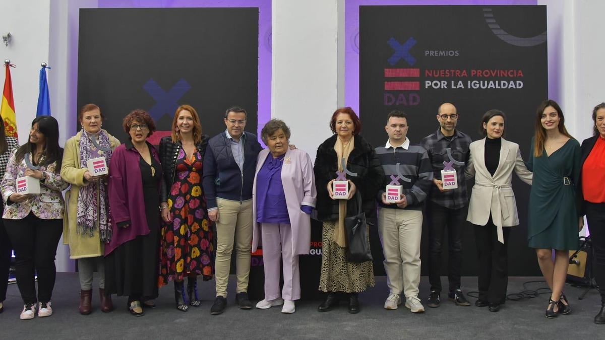 Todos los galardonados de la III edición de los premios ‘Nuestra Provincia por la Igualdad’ organizados por la Diputación de Badajoz, ayer en el Hospital Centro Vivo.