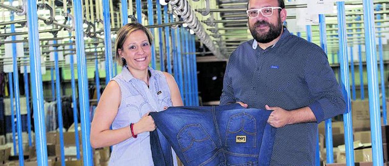 El otrora imperio textil y de la  confección  valenciano  contrató a Abba a finales de los años setenta para promocionar su ropa tejana | Activos