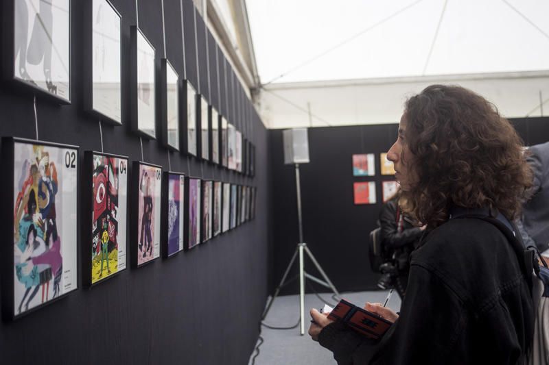 Ambiente en la Feria del Libro de València