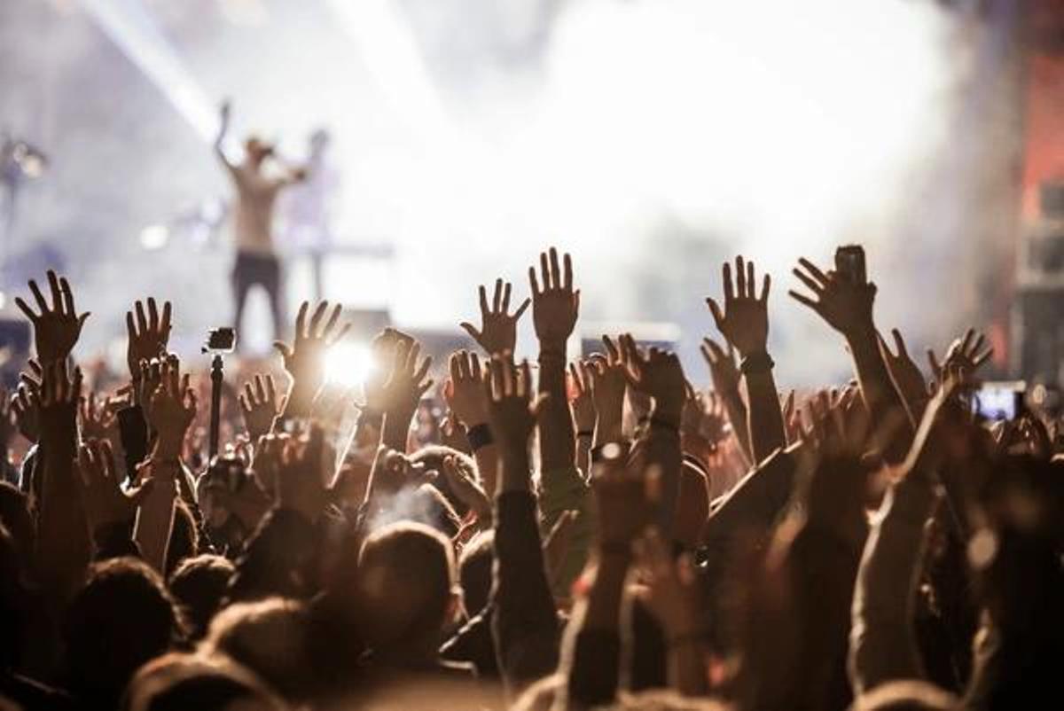 La programación también incluye proyectos que cruzan la electrónica con otras tradiciones musicales