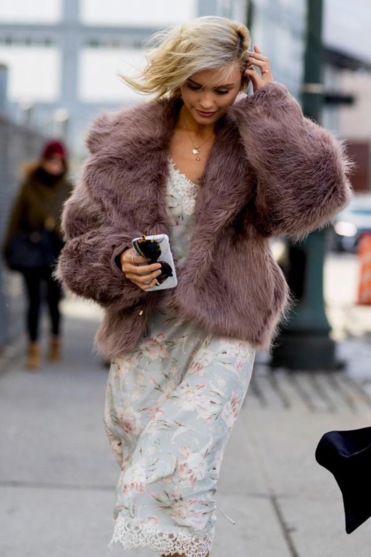 Abrigo de pelo: NY Street style, chaqueta rosa