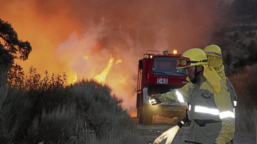 Medios extremeños colaboran en el control de un fuego en Salamanca