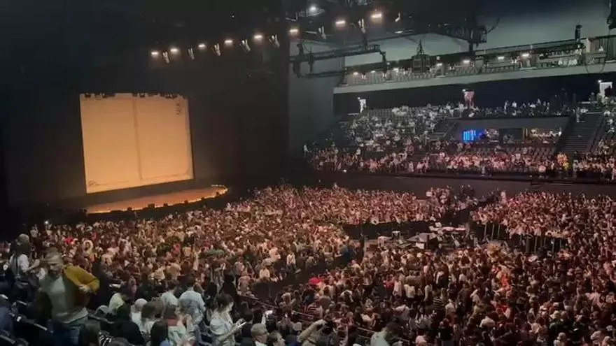 Interior del El estadio LDLC Arena, en la localidad de Décines‑Charpieu, minutos antes de que inicie el concierto