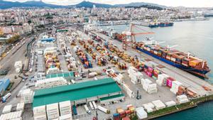 Archivo - Contenedores de exportación en el Puerto de Vigo