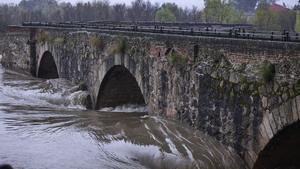 El momento en el que el puente romano de Talavera de la Reina se derrumba