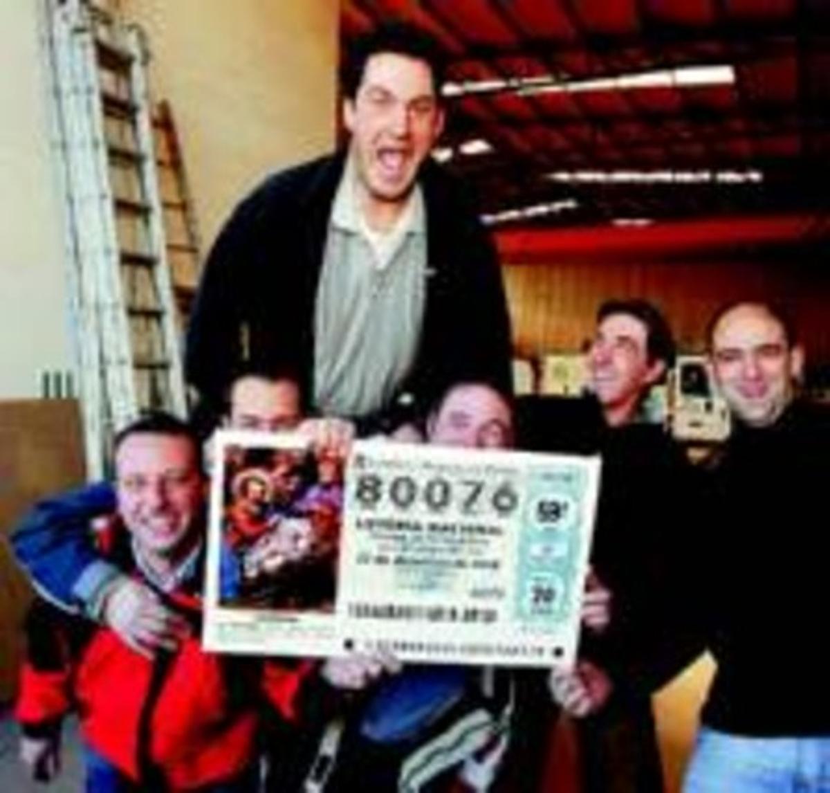 Diversos treballadors de Metálicas Los Linajes, en plena celebració. Diversos treballadors de Metálicas Los Linajes, en plena celebració.