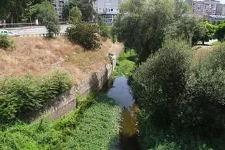 Sequía en Ourense: Leiro surte agua en cisterna en una parroquia y Boborás pide un consumo responsable para evitar cortes horarios si la situación empeora