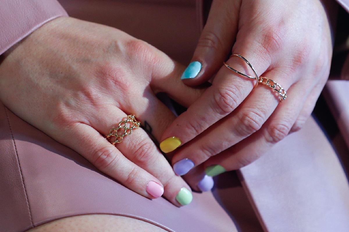 Manicura arcoiris de Blanca suarez