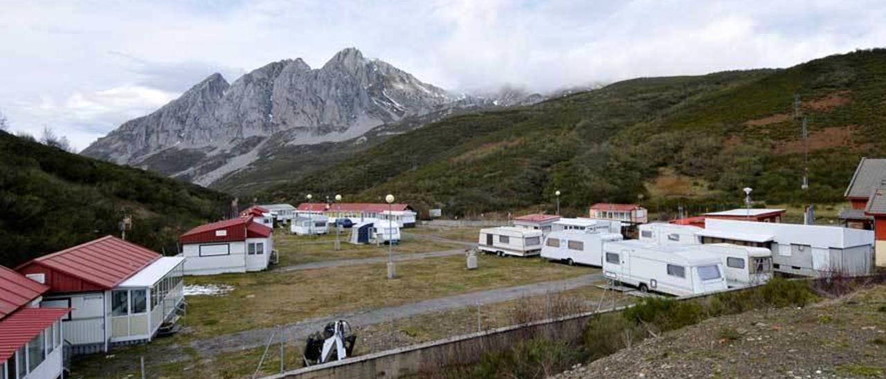 El camping de La Raya, en Aller.