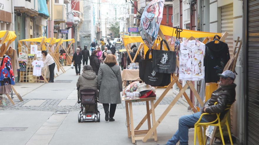El comercio vuelve a poner colorido a las calles del Orzán con una nueva Feirarrúa