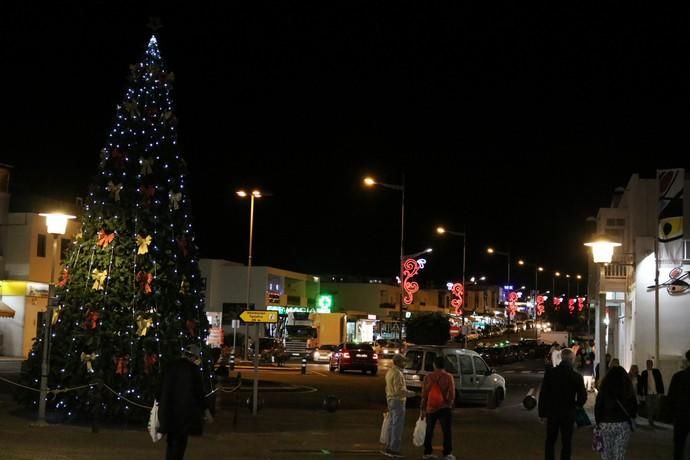 La Navidad ilumina ya las noches de Yaiza