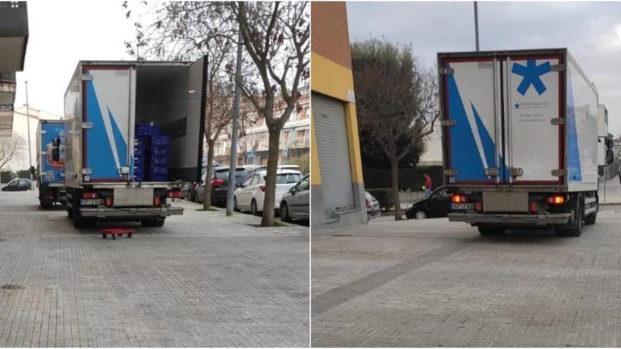 A l&#039;esquerra, dos camions descarregant al mig de la vorera. A la dreta, circulant per la mateixa vorera.