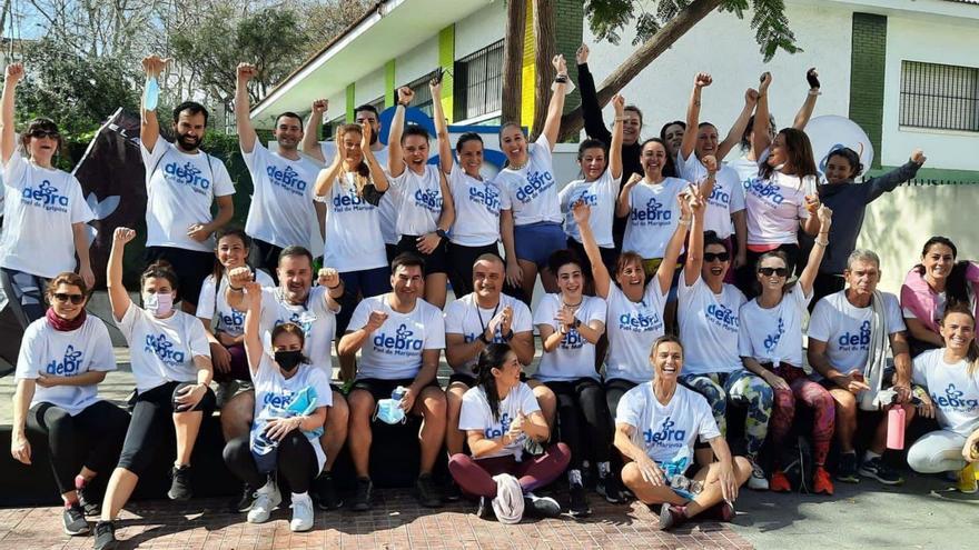 Más de cien personas bailan a ritmo de zumba en apoyo a los enfermos de Piel de Mariposa