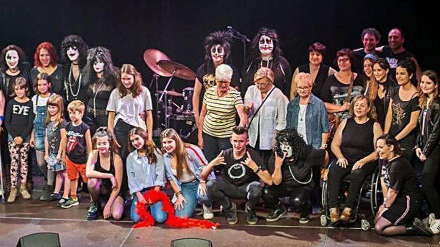 Els participants van saludar el públic després de representar l&#039;espectacle «Rock Show 2019»