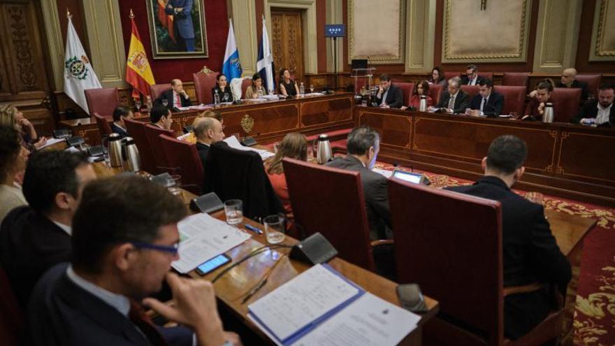 Pleno celebrado en el Ayuntamiento de Santa Cruz antes de la declaración del estad de alarma.