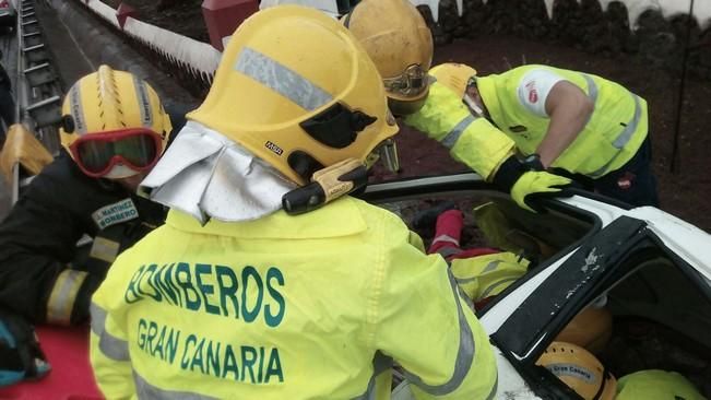 Vuelco de un vehículo en la GC-1