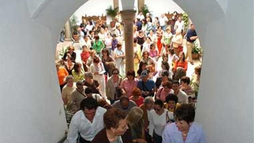 Exito de la visita guiada por patios y claustros