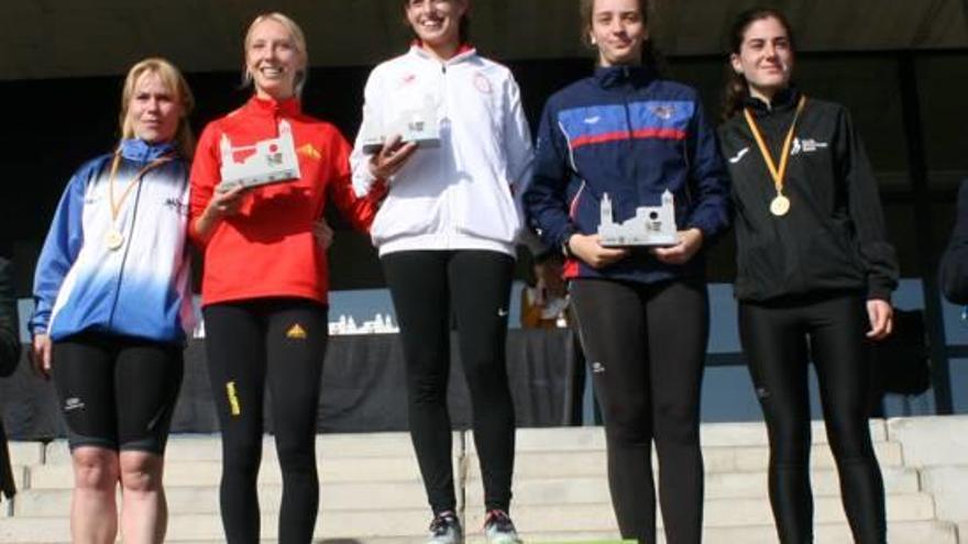 El podi de la categoria absoluta femenina del Cros Ciutat de Girona.