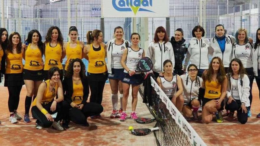 Las chicas de Ternera de Aliste y Club Viriato tras su enfrentamiento.