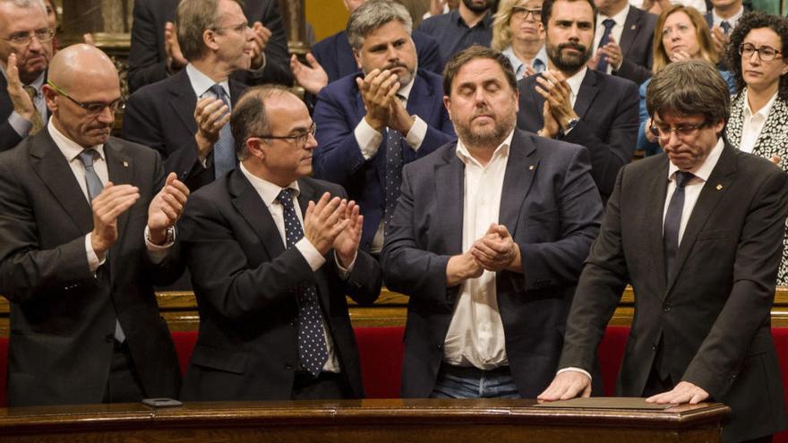 Romeva, Turull, Junqueras y Puigdemont, en el Parlament catalán.