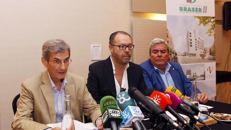 José Luis López, Juan Ramón Fernández-Canivell y Juan Carlos Cruz durante la rueda de prensa de ayer.