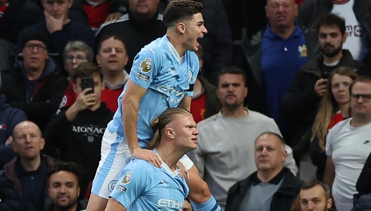 Haaland y Julián Álvarez celebrando un gol con el Manchester City
