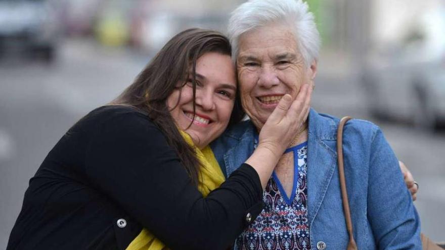 Olga Castro junto a su madre, Josefa Iglesias. // Gustavo Santos