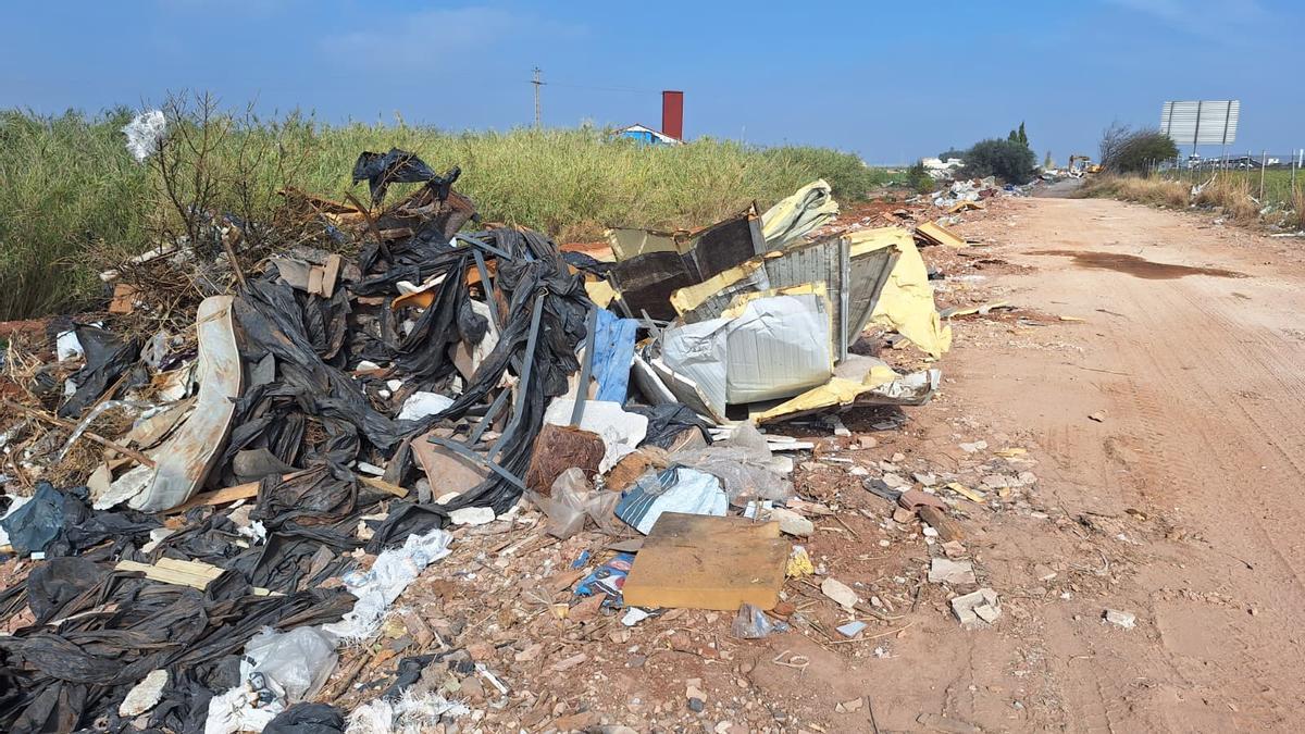 Fotogalería I Las imágenes del macrovertedero junto a la AP-7 en Vila-real