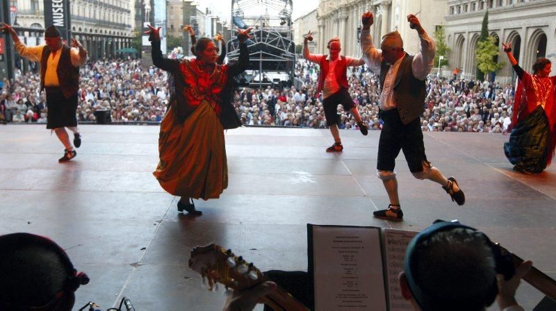 Jotas en la Plaza del Pilar.