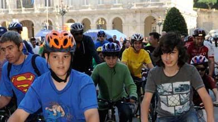Participantes en una edición anterior de la Carrera Alternativa de A Coruña.