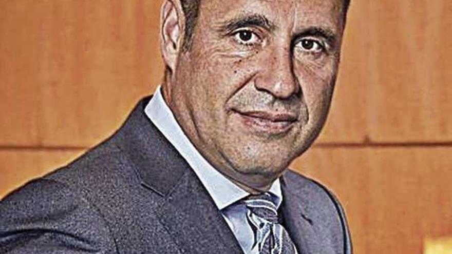 El actual decano Alfredo Arias.