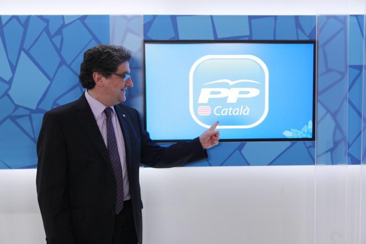 Enric Millo presenta a la seu del Partit Popular català el nou logo del partit.