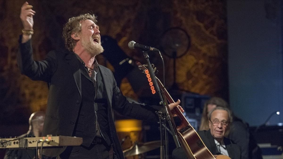 Glen Hansard, conJavier Mas en segundo plano, el miércoles en el Palau de la Música