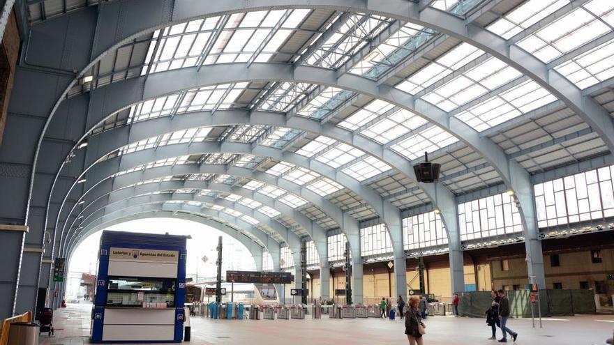 Interior de la estación de trenes de A Coruña.