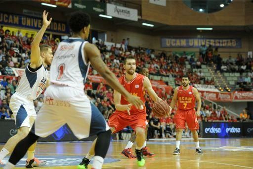 Partido entre el UCAM Baloncesto y el Manresa