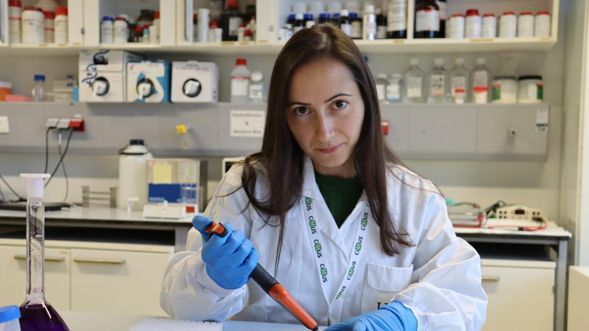 La investigadora Anna Abbadessa en el laboratorio.