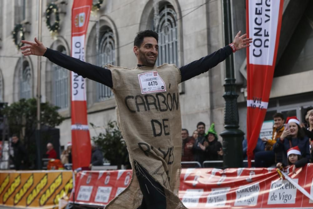 Miles de participantes celebraron el fin de año por el centro de Vigo