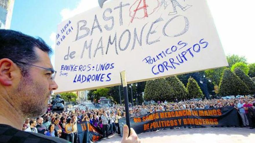 Los manifestantes, concentrados en la Escandalera, antes del inicio de la marcha.