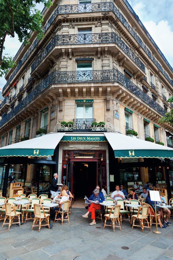 Café Les Deux Magots en París, epicentro cultural de los años 30