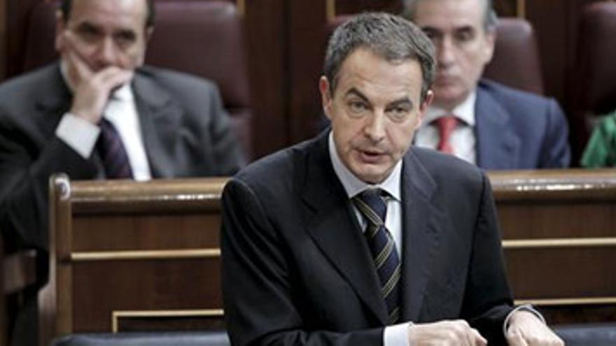 Zapatero pide a Rajoy que aplique en el PP los cambios que reclama contra la crisis