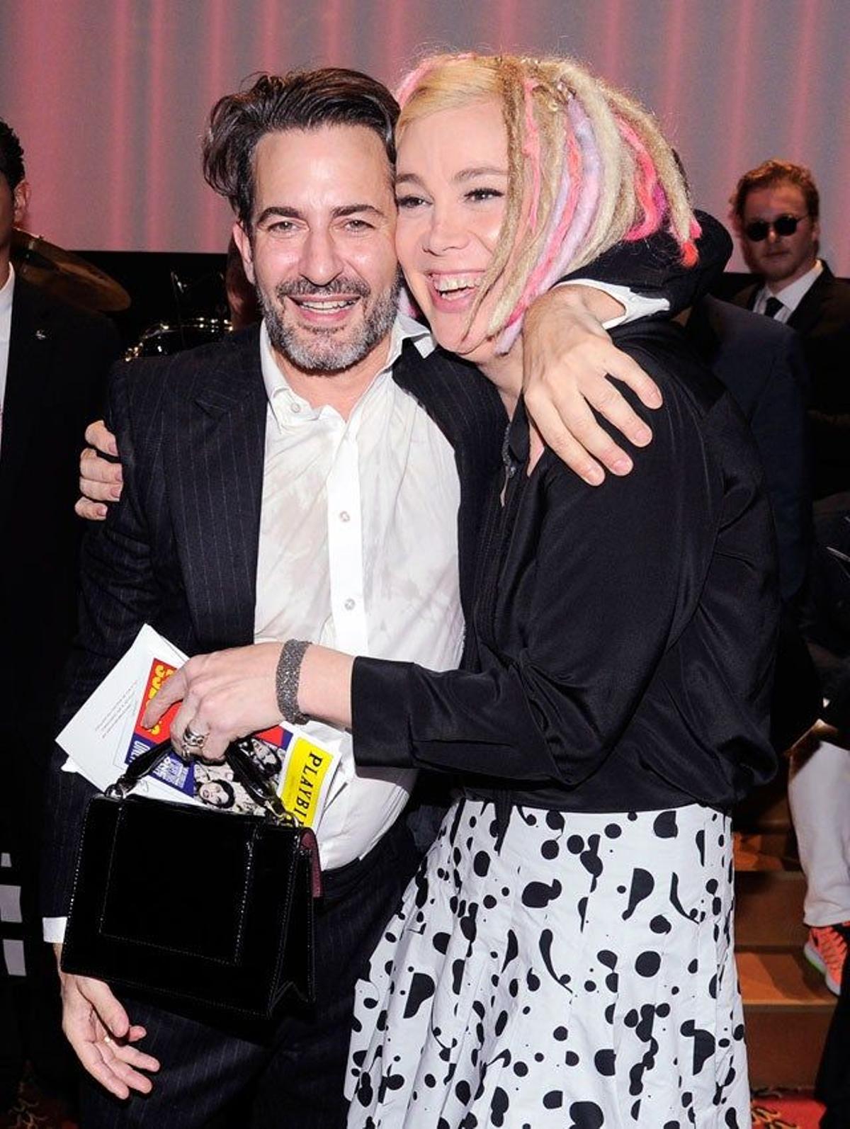 Marc Jacobs y Lana Wachowski, en el desfile de Marc Jacobs en la NYFW 2015