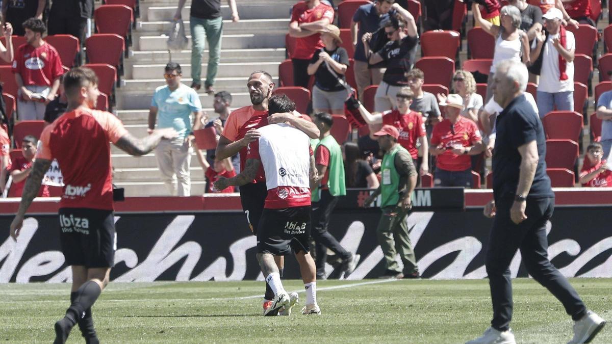 Muriqi y Antonio Sánchez celebran el triunfo ante Las Palmas.