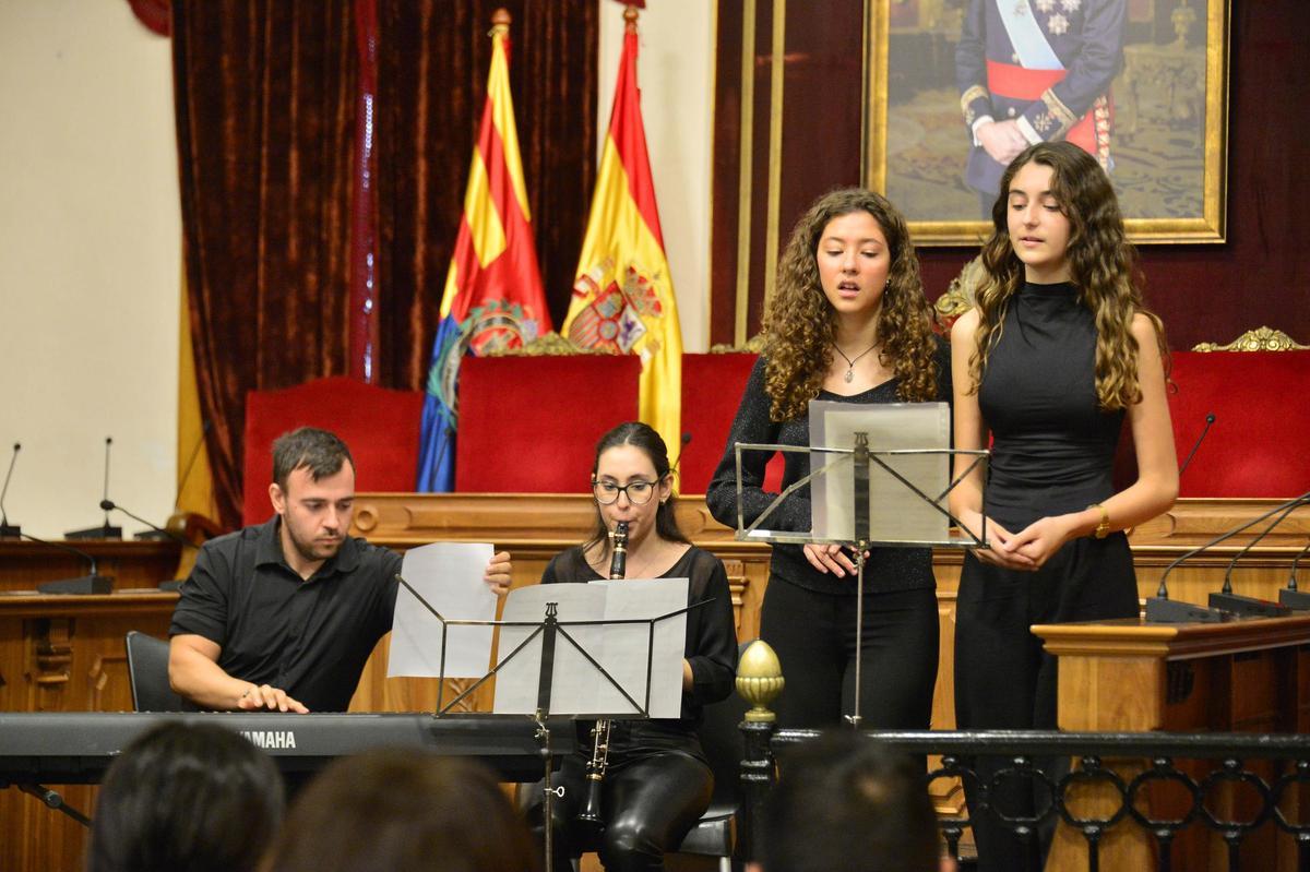 Un momento de la actuación llevada a cabo por Alejandro Manzanera, María Insua, Alba Porta, y Alba Hernández